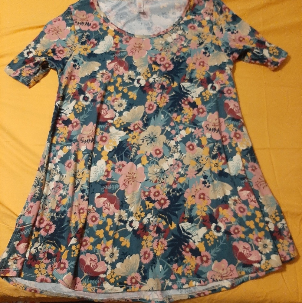 Lularoe perfect tee